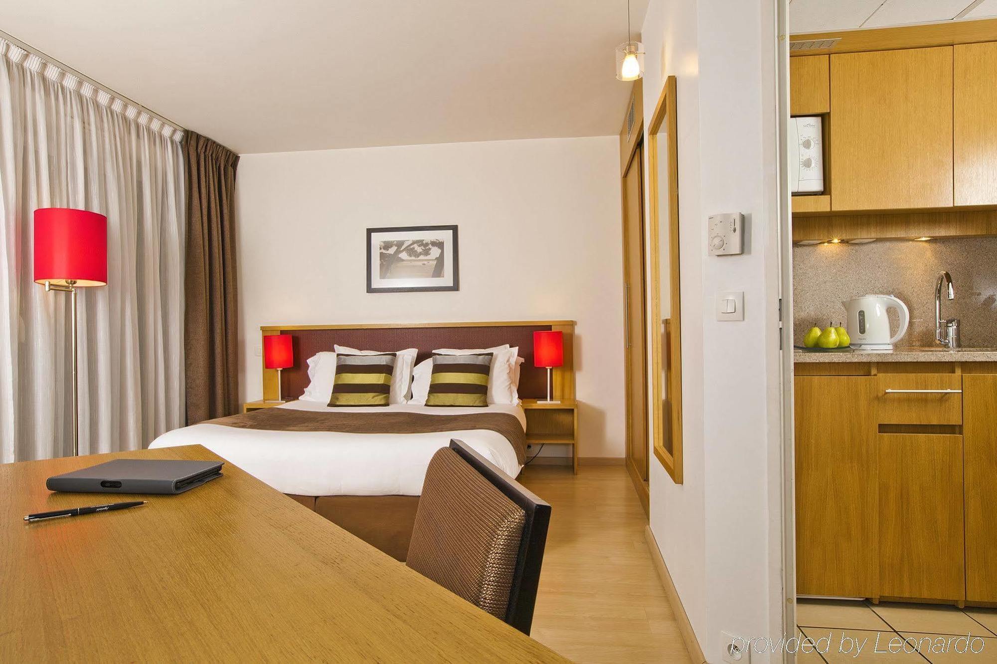 Residhome Paris-Massy Екстериор снимка