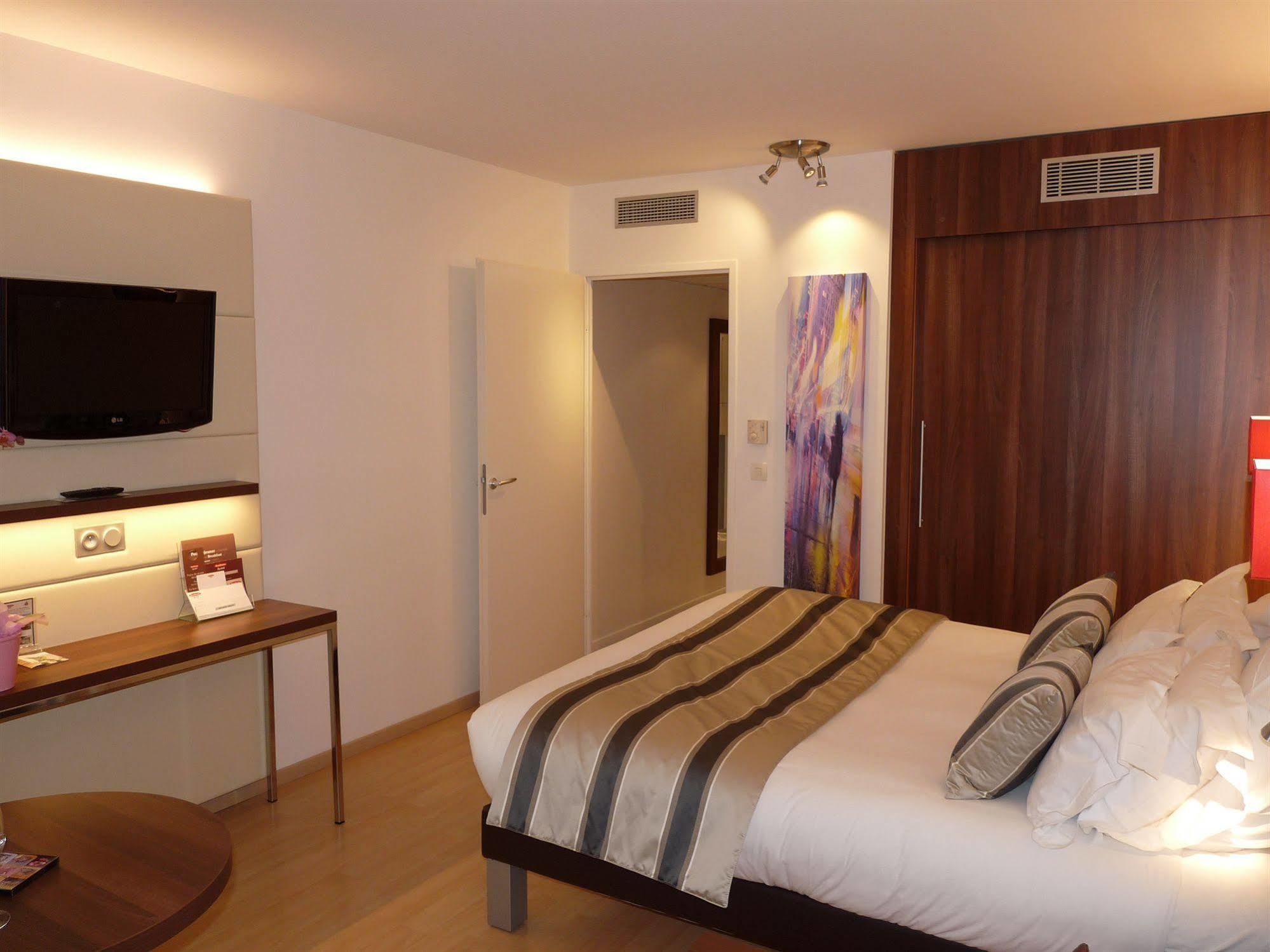 Residhome Paris-Massy Екстериор снимка