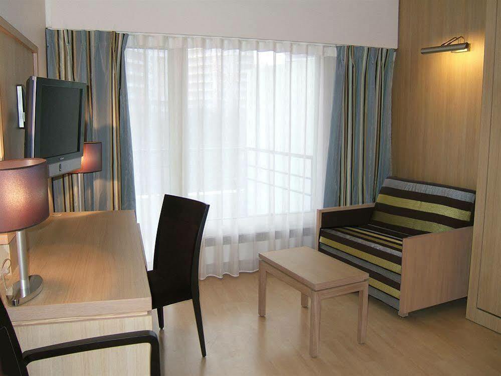 Residhome Paris-Massy Екстериор снимка